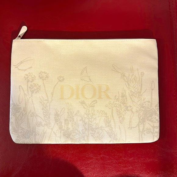 Dior Floral-Embossed Large Cosmetic
2024 Mother's Day Pouch, Limited Edition - Picture 4 of 9
